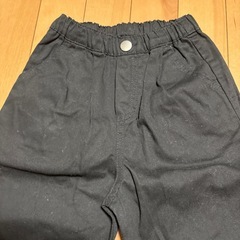 黒のズボン、サイズ95の画像