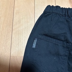 黒のズボン、サイズ95の画像