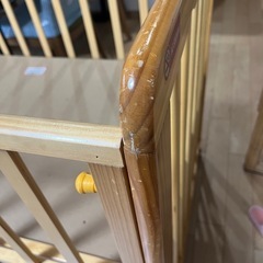 木製ベビーベッドの画像