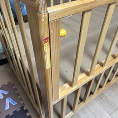 木製ベビーベッドの画像