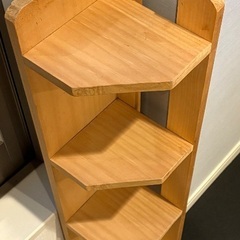 三角コーナー収納棚の画像