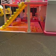 ハローキティのファミリーハウスの画像