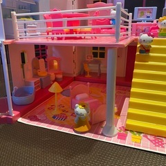 ハローキティのファミリーハウスの画像