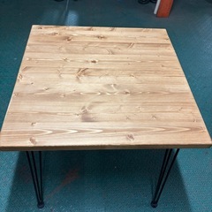 ナチュラルウッド正方形ダイニングテーブルの画像