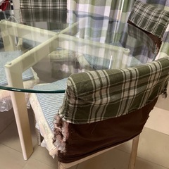 ガラス食卓テーブルの画像