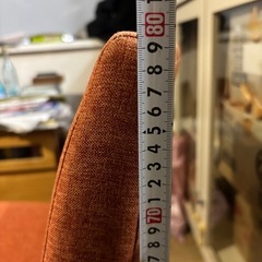 グリーンとオレンジの椅子２脚の画像