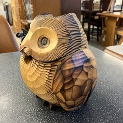 K2511-399 木彫りのフクロウ 置物 オブジェ インテリア 縁起物 キズ汚れ有りの画像