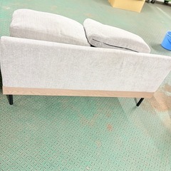 グレー ファブリックソファ 2人掛けの画像