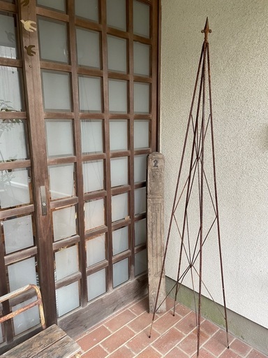 古いアイアン製オベリスク-アーチ/フェンス/バラ