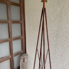 古いアイアン製オベリスク-アーチ/フェンス/バラの画像