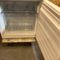 【中古】オススメ　2ドア冷蔵庫　110リットル　2021年製【E1124IK】の画像