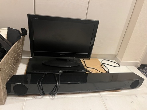 テレビとブルーレイとサラウンドスピーカー！
