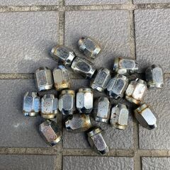 16インチスタッドレスタイヤ４本セット（アルミホイール、ナット付き）の画像