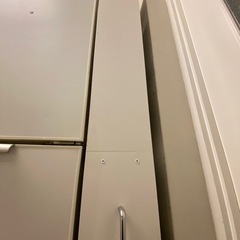 冷蔵庫脇収納の画像