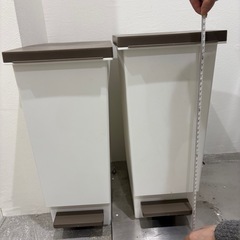 蓋付きゴミ箱の画像