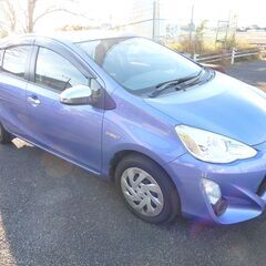 トヨタアクアの画像