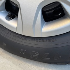 ハイエース　ホイールタイヤセット 15インチ　新車外しの画像