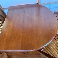 折り畳みテーブルの画像