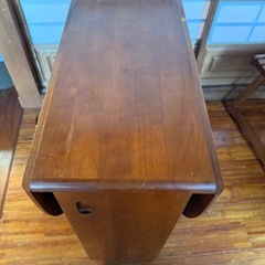 折り畳みテーブルの画像