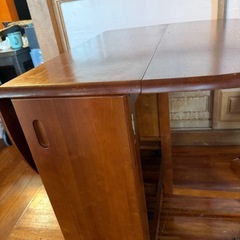 折り畳みテーブルの画像