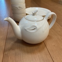 ティーポット＆カップ＆プレート9点セットまとめ売りの画像