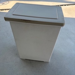 ゴミ箱　ダストボックスの画像