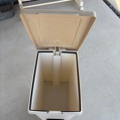 ゴミ箱　ダストボックスの画像