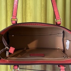 モーダプリンチペ クロコダイル型押しレザー １枚仕立てトートバッグの画像