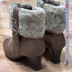 NUOVO（ヌオーヴォ）　ファーブーツ　おしゃれ　かわいいの画像