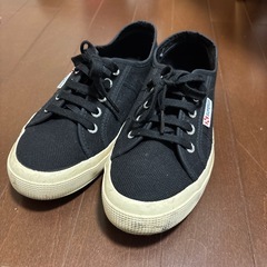早い者勝ちスニーカー24.5の画像