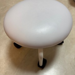 29日まで取りに来てくれる方　スモールスツール（高さ31cm/キャスタータイプ） ホワイトの画像