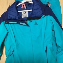 美品。スキーウェア上下。の画像