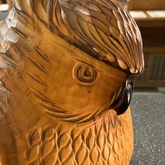 K2511-403 木彫りのフクロウ 置物 オブジェ インテリア 縁起物 全長約32cm キズ汚れ有りの画像