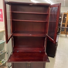 K2511-402 カリモク RUSTIC カップボード ライティング収納 棚板用金具欠損 キズ汚れ有り 上下分割不可の画像