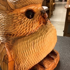 K2511-404 木彫りのフクロウ 置物 オブジェ インテリア 縁起物 全長約35cm キズ汚れ有り の画像