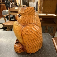 K2511-404 木彫りのフクロウ 置物 オブジェ インテリア 縁起物 全長約35cm キズ汚れ有り の画像