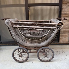 アンティーク　乳母車の画像