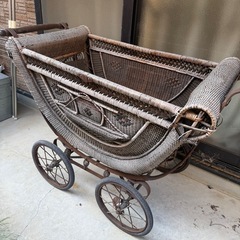アンティーク　乳母車の画像