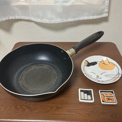 <お譲りします>調理器具・皿・フライパン・ジョッキ等セットの画像