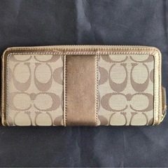 コーチ ラウンドファスナーの画像