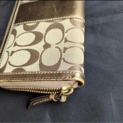 コーチ ラウンドファスナーの画像