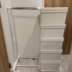 収納ケース シーズユニット 5段 パイプハンガー付き 組み立て式 連結できる キャスター付き （ 収納ボックス 幅83.5×奥行42×高さ111.2cm 引き出し 日本製 衣類収納 連結可能 ハンガーラック 収納 衣装ケース 洗面所 プラスチック ） の画像