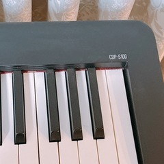 電子ピアノ 木製スタンド ペダル付きの画像