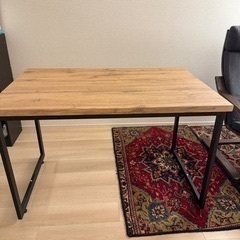 ダイニングテーブルの画像