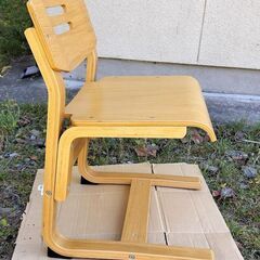 学習チェア 小学生用　学習椅子　中古ですが立派な作りですの画像