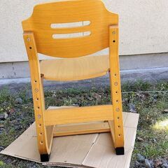 学習チェア 小学生用　学習椅子　中古ですが立派な作りですの画像