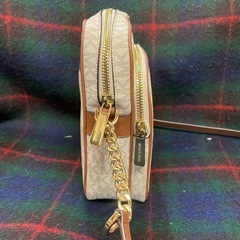 MICHAEL Michael Kors（マイケル・マイケル・コース）ジェットセットトラベル ミディアム ロゴ クロスボディバッグの画像