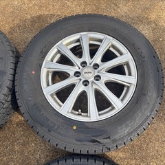 SUV系用 215/70R16スタッドレスタイヤ アルミ付き4本セット 冬用の画像