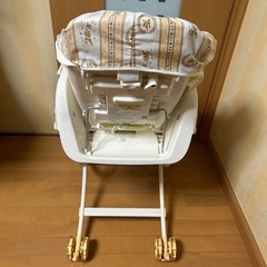 カトージのベビーチェアーの画像