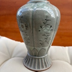 骨董品の花瓶の画像